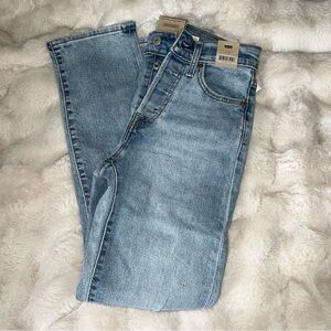 Levi’s Wedgie Straight Size 23x28